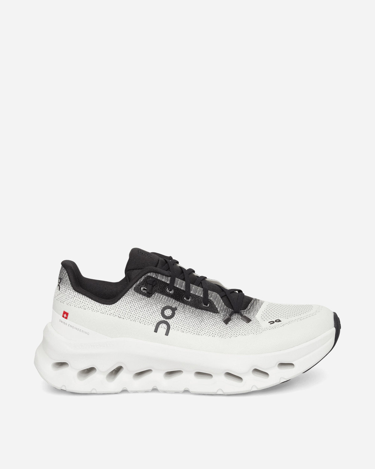 Cloudtilt Sneakers Black / Ivory